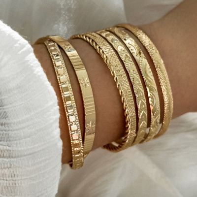 Bracelet dore a motifs 01