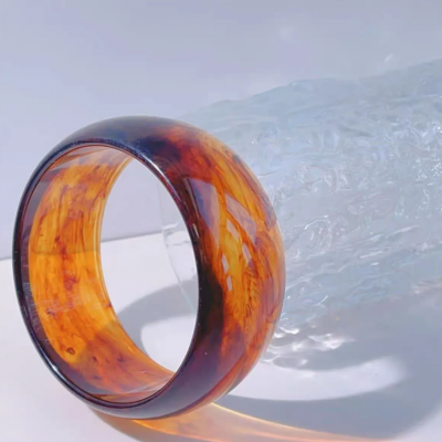 Bracelet large rond en re sine ambre 01