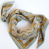 Foulard imprime fleurs indiennes absynthe vert de gris coton 02