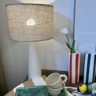 Lampe pied texture blanc abat jour lin naturel 01